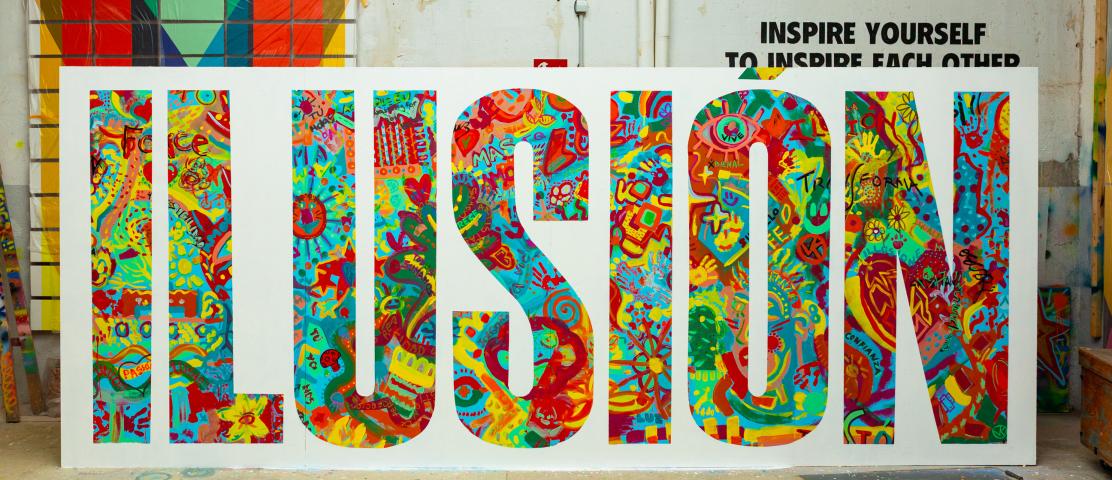 Imagen de un mural donde sen el taller de Boa Mistura, donde se ve la palabra Ilusión. 