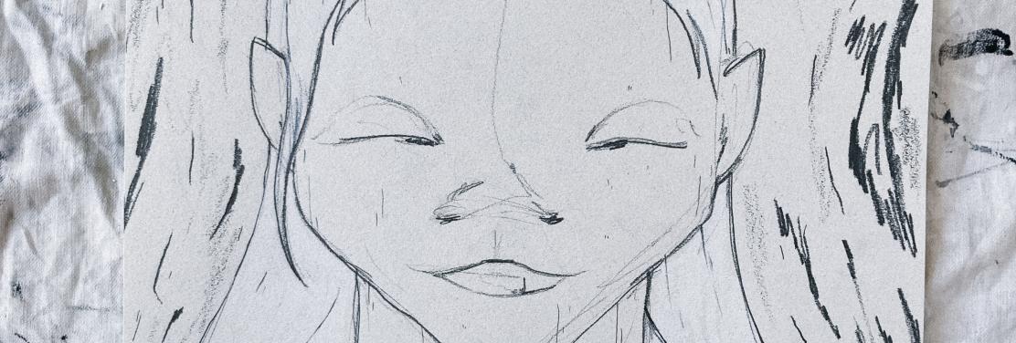 El busto de una mujer con orejas puntiagudas y pelo largo, de su cuello cuelgan algo similar a flores, sabemos que es algo vegetal, lo lleva a modo de collar sobre sus hombros. El fondo empieza en blanco y se oscurece a trazos hacia el exterior del papel.