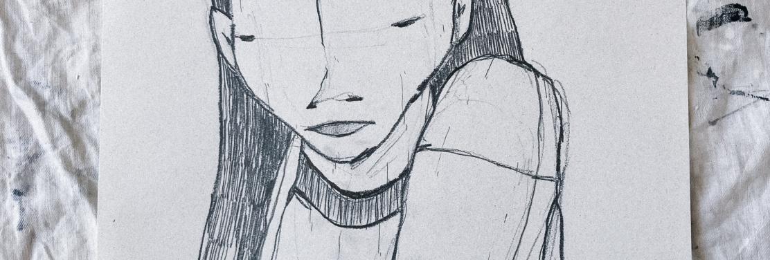 flota un retrato hasta mitad de cuerpo. parece una mujer, le falta una ceja. tiene el pelo a trazos negros y una postura como intentando protegerse el cuerpo con sus brazos, intentando no ser vista, intentando esconderse o quizá protegerse. hay una frase escrita: el dolor duele.